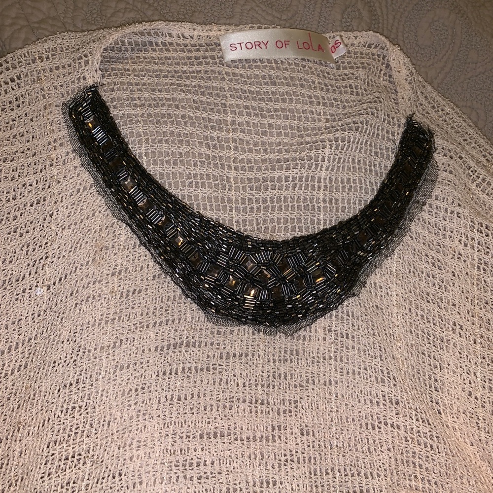 Neck embroidered crochet top